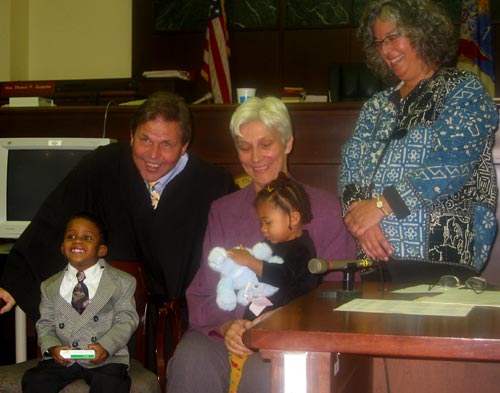 Esm&eacute; wordt geadopteerd